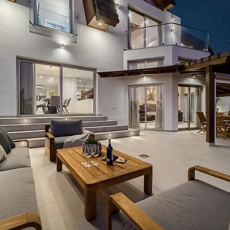 Casa Roque Del Mar Private With Heated Saltwater Pool, Jacuzzi & Ocean Views Villa Costa Adeje (Tenerife)